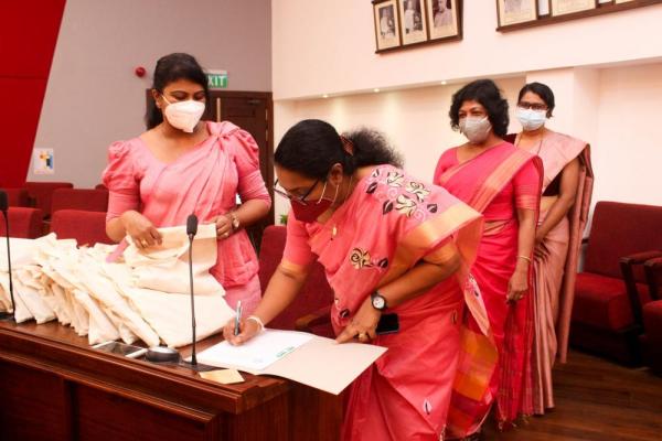 Women scientists in Sri Lanka signing awards
